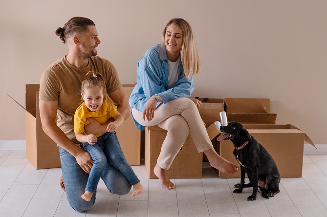 Manage Kids and Pets While Moving House